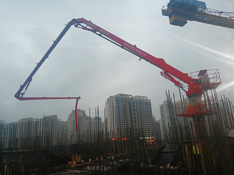 科尼樂重工樓板頂升式液壓布料機